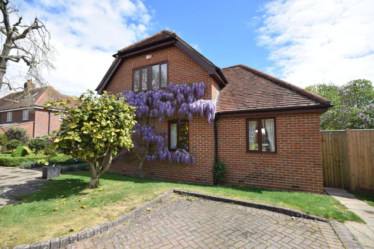 Wisteria Way, Tangmere מראה חיצוני תמונה
