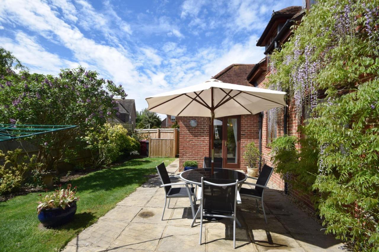 Wisteria Way, Tangmere מראה חיצוני תמונה