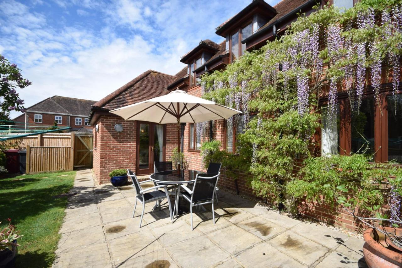 Wisteria Way, Tangmere מראה חיצוני תמונה