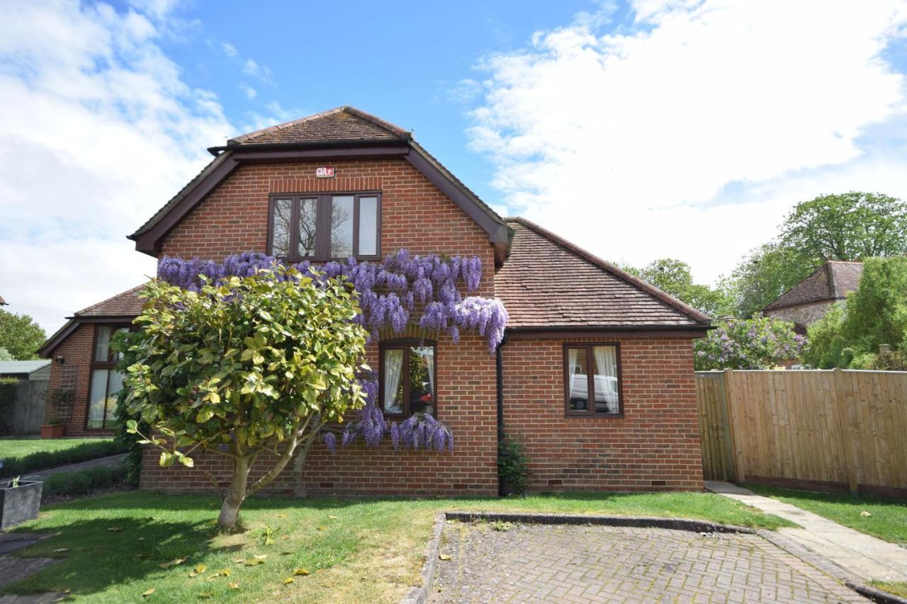 Wisteria Way, Tangmere מראה חיצוני תמונה